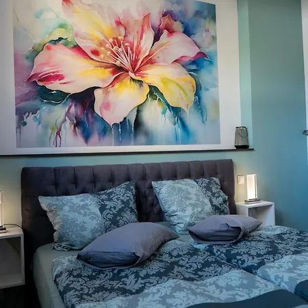 Apartment Zentrumsnah 140qm - 4 Schlafzimmer, Zwei Baeder Und Grosses Wohnzimmer Und Essbereich *