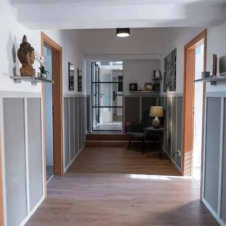 Zentrumsnah 140qm - 4 Schlafzimmer, Zwei Baeder Und Grosses Wohnzimmer Und Essbereich *