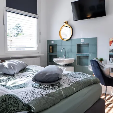 Apartment Zentrumsnah 140qm - 4 Schlafzimmer, Zwei Baeder Und Grosses Wohnzimmer Und Essbereich *