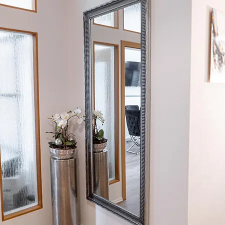 Apartment Zentrumsnah 140qm - 4 Schlafzimmer, Zwei Baeder Und Grosses Wohnzimmer Und Essbereich Eisenach