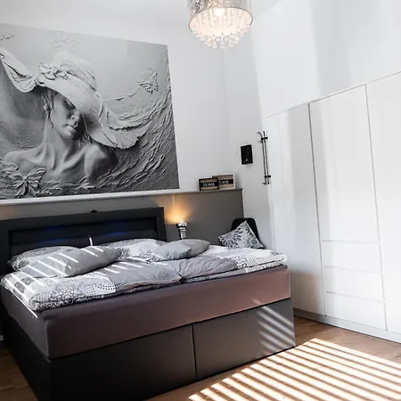 Zentrumsnah 140qm - 4 Schlafzimmer, Zwei Baeder Und Grosses Wohnzimmer Und Essbereich Eisenach