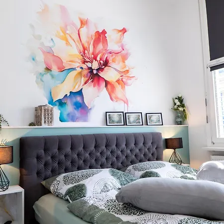 Apartment Zentrumsnah 140qm - 4 Schlafzimmer, Zwei Baeder Und Grosses Wohnzimmer Und Essbereich *