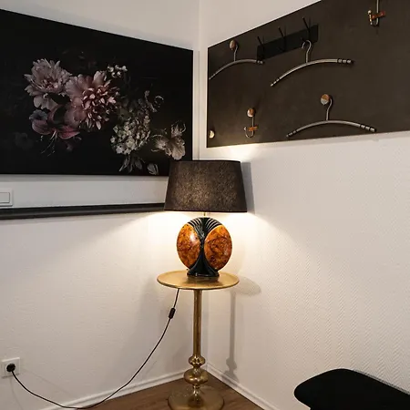 Zentrumsnah 140qm - 4 Schlafzimmer, Zwei Baeder Und Grosses Wohnzimmer Und Essbereich Apartment Eisenach
