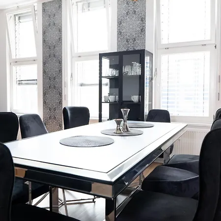 Zentrumsnah 140qm - 4 Schlafzimmer, Zwei Baeder Und Grosses Wohnzimmer Und Essbereich *