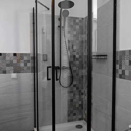 Apartment Zentrumsnah 140qm - 4 Schlafzimmer, Zwei Baeder Und Grosses Wohnzimmer Und Essbereich