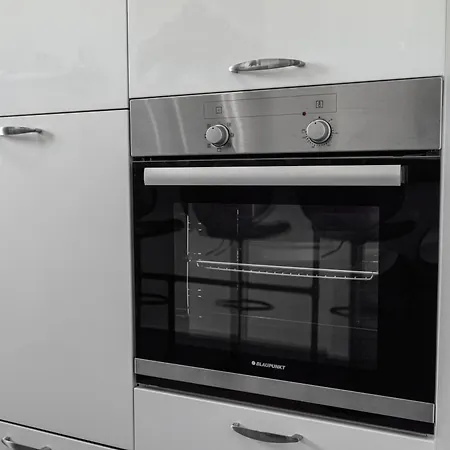 Apartment Zentrumsnah 140qm - 4 Schlafzimmer, Zwei Baeder Und Grosses Wohnzimmer Und Essbereich *