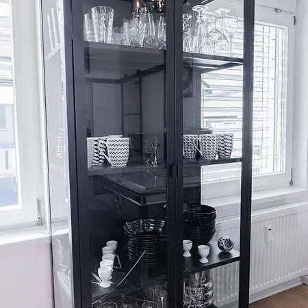 Apartment Zentrumsnah 140qm - 4 Schlafzimmer, Zwei Baeder Und Grosses Wohnzimmer Und Essbereich