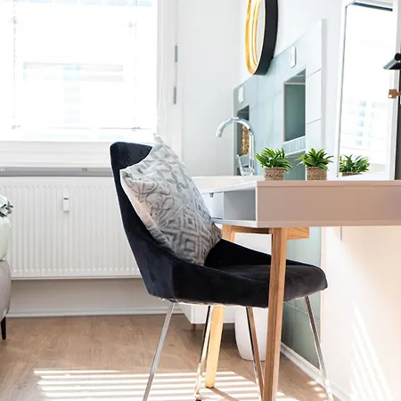 Zentrumsnah 140qm - 4 Schlafzimmer, Zwei Baeder Und Grosses Wohnzimmer Und Essbereich Eisenach