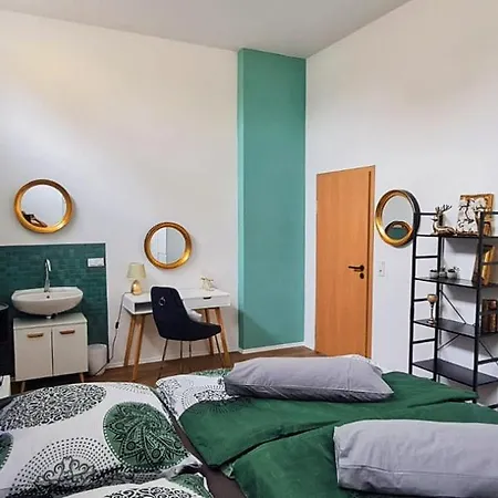 Zentrumsnah 140qm - 4 Schlafzimmer, Zwei Baeder Und Grosses Wohnzimmer Und Essbereich Eisenach