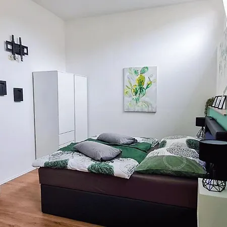Apartment Zentrumsnah 140qm - 4 Schlafzimmer, Zwei Baeder Und Grosses Wohnzimmer Und Essbereich