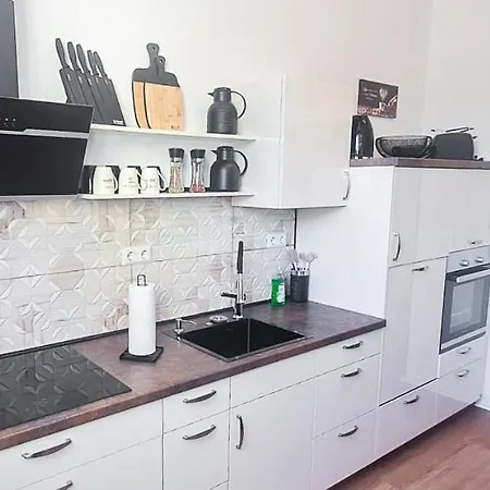 Apartment Zentrumsnah 140qm - 4 Schlafzimmer, Zwei Baeder Und Grosses Wohnzimmer Und Essbereich *